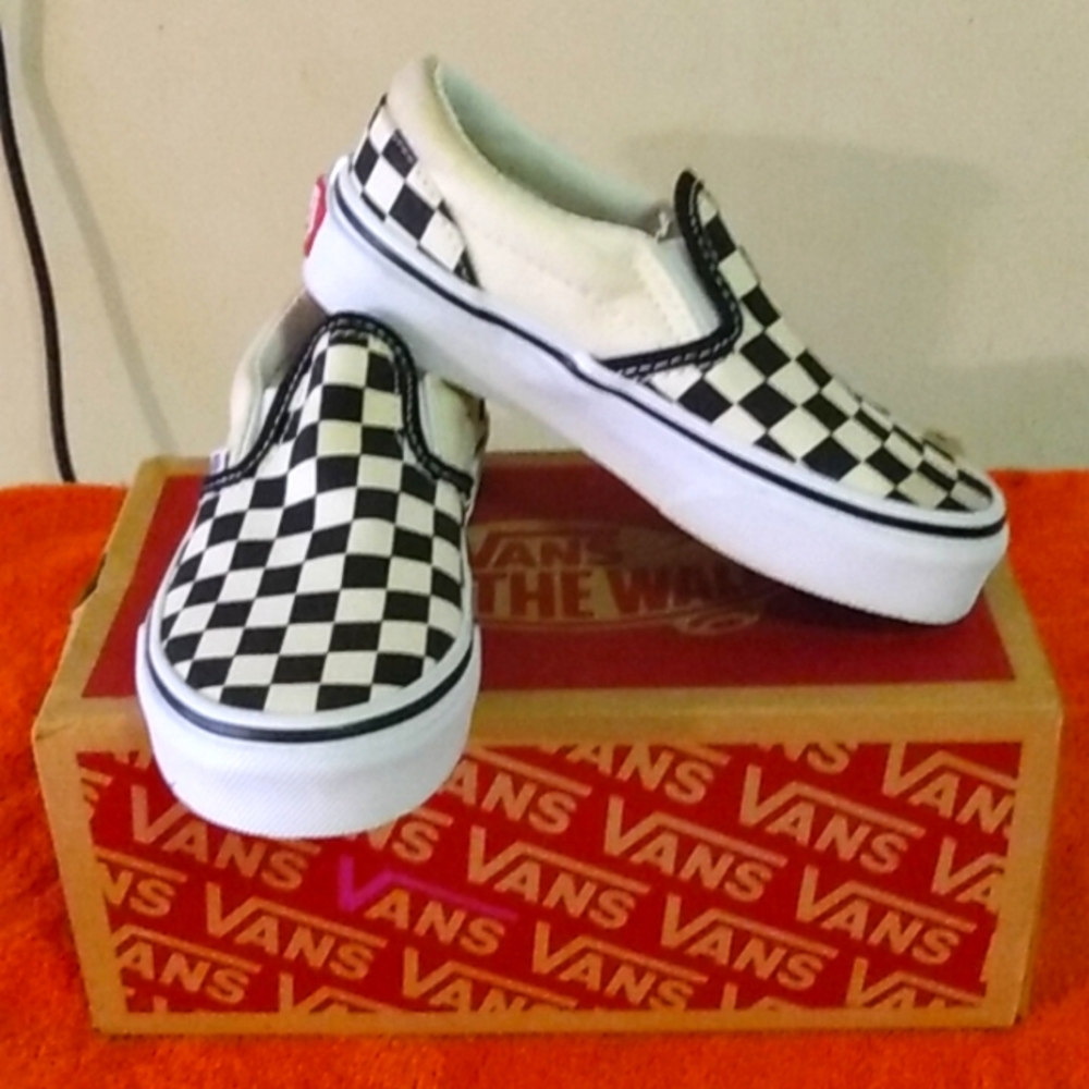 VANS NWO TAGS! 🎉🎉checkered kids size 11 Vans never worn!